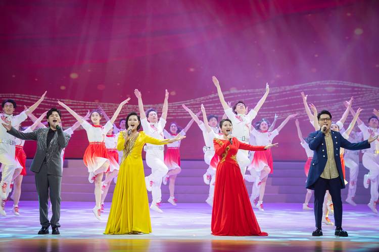 个省市的群众文艺工作者精彩演绎了近年来创作的10个优秀群众文艺作品